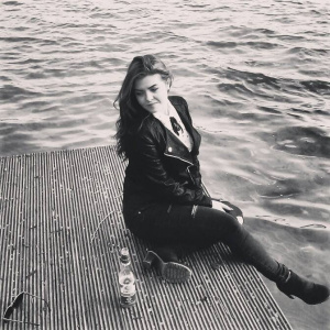 sitting, model
