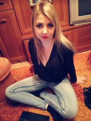 hair, jeans, sitting