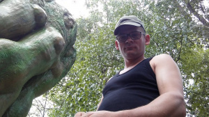 hand, muscle, sunglasses, statue, monument