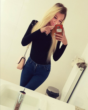 selfie, jeans, cool