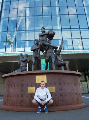 statue