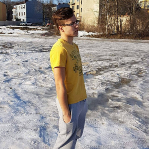 fun, jeans, denim, smile, cool, vacation, standing, sunglasses