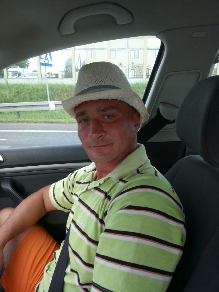 hat, vehicle