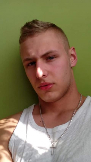 hand, necklace, muscle