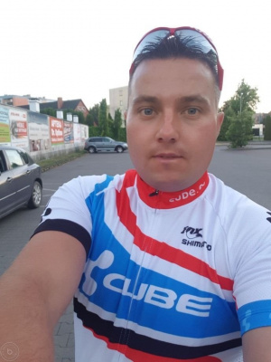 Na Wysoczynie Gnienieskiej, niedaleko Swarzdza, jest takie miejsce, ktre dziwnym nastrojem otoczenia, a tylko nieliczni staraj si pozna jego rda. tak bezwzgldnie traktowan przez ludzi, ale jeszcze jest, jeszcze intryguje, Jar na ziemi swarzdzkiej - Strona gwna