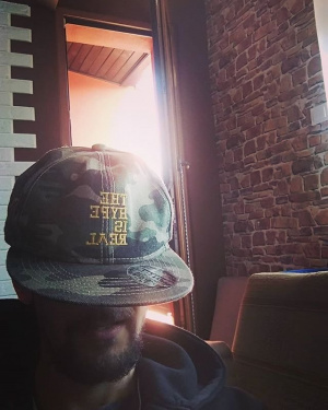hat, chair
