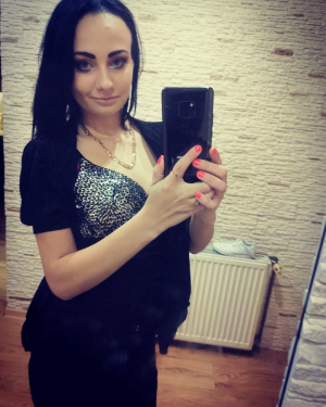 selfie, dress