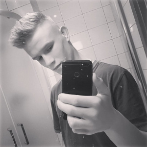 hand, selfie