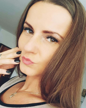 nail, eyelash, hair, skin, hand, selfie, model, lipstick