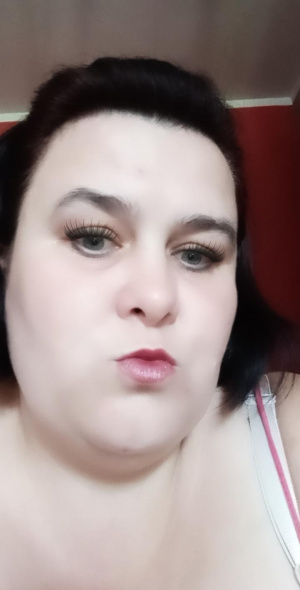 eyelash, skin, lipstick