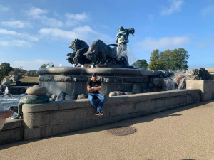 statue