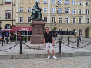 statue