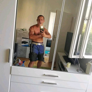 muscle, dude, shorts