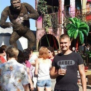 fun, jeans, shorts, statue