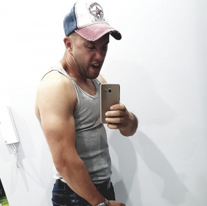 muscle, hat