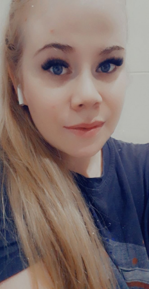 eyelash, hair, skin, selfie, jeans
