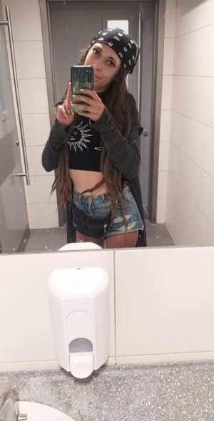 selfie, jeans
