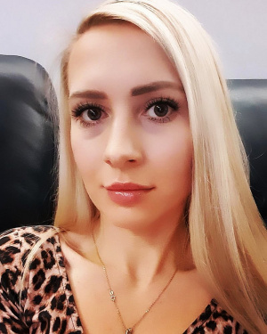 eyelash, hair, skin, necklace