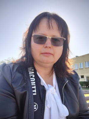 hair, jacket, outerwear, fun, jeans, smile, cool, glasses, sunglasses, goggles