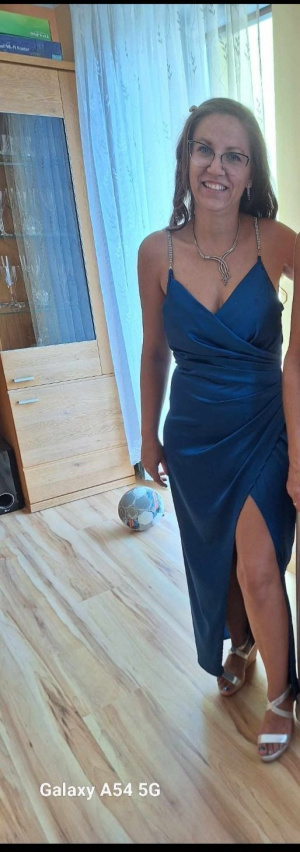 fun, sitting, muscle, dress