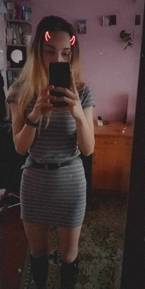 selfie, dress