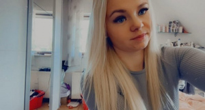 hair, selfie, room