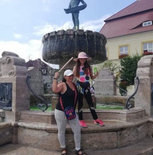 statue