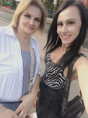 hair, skin, jeans, smile, dress