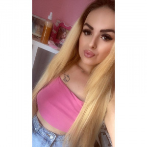 hair, skin, selfie, jeans