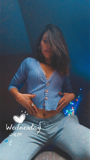 hand, fun, jeans, cool, sitting