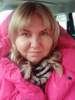 mouth, hair, skin, selfie, outerwear, smile, scarf