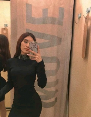 selfie, dress