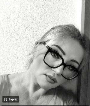 eyelash, skin, selfie, smile, glasses, monochrome