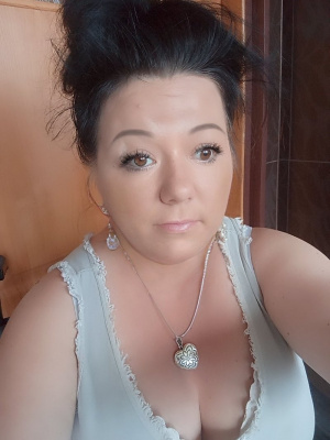 eyelash, hair, skin, necklace