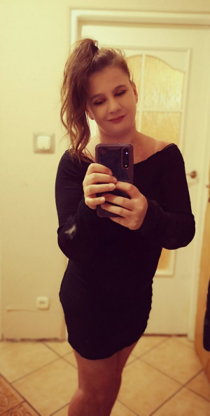 selfie, dress