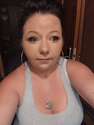 eyelash, hair, skin, necklace