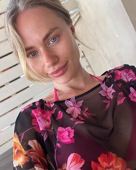 Najładniejsze zdjęcie użytkownika AleksandraMillova - Самый оживленный пляж это Patong beach. На Пхукете кушаю Падтай, пасту с морепродуктами, заказыв