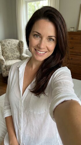 Najładniejsze zdjęcie użytkownika MaralenarBar4242 - Woman_taking_selfie_202604092349 (3)