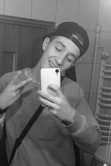 Foto pengguna Younglaganaboy