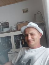 Foto pengguna piotr510944239
