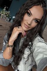 Foto pengguna BlackhairCrazyGirl