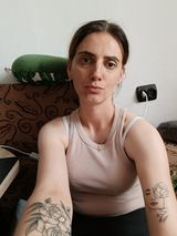 Foto pengguna Katrina332