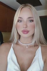 Foto pengguna Blondiieee