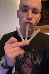 Foto pengguna smokingkingsize