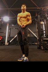 Foto pengguna adrianek99k