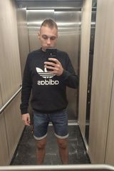 Foto pengguna adrian100100