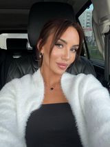 Foto pengguna Ellahelen
