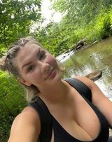 Foto pengguna janneyandrew639