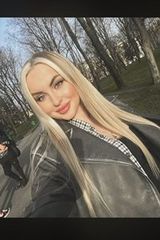 Foto pengguna Juliaaaa3322