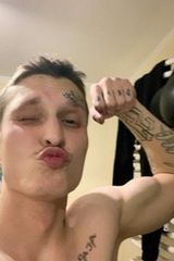 Foto pengguna Hellov